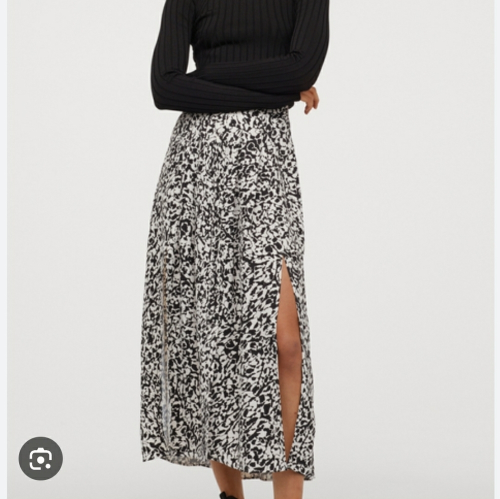 H&M Black and White Patterned Top